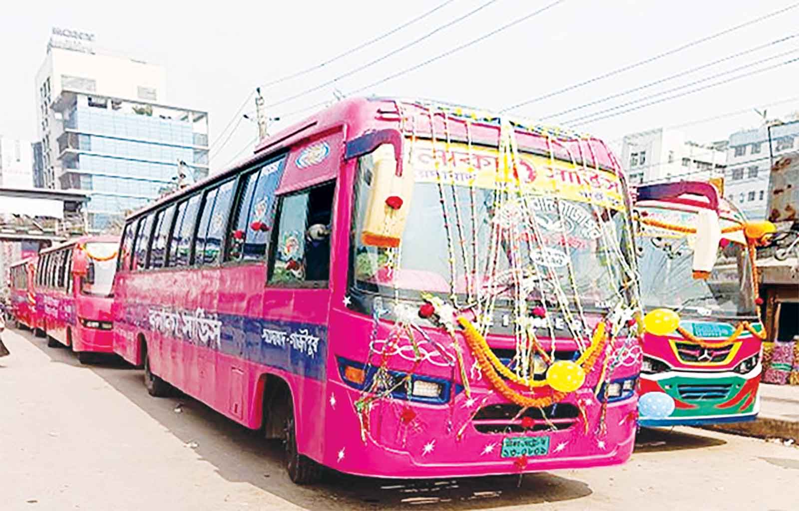 শুরুতেই হোঁচট খাচ্ছে গোলাপি বাসসেবা