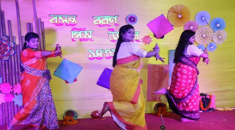 সিআইইউ’তে বসন্ত বরণ অনুষ্ঠিত