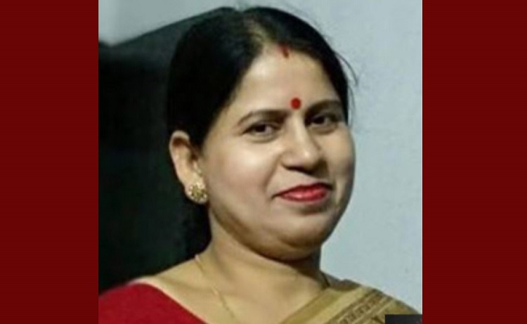 মোটরসাইকেল থেকে ছিঁটকে পড়ে গৃহবধূর মৃত্যু