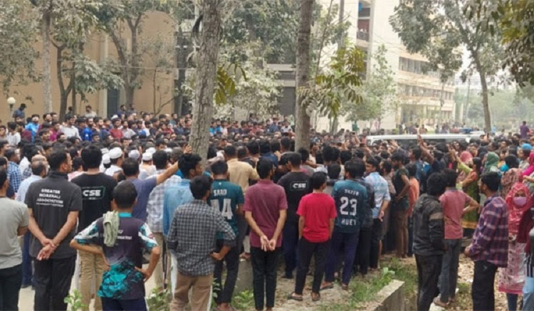 কুয়েটের প্রশাসনিক ও একাডেমিক ভবনে শিক্ষার্থীদের তালা