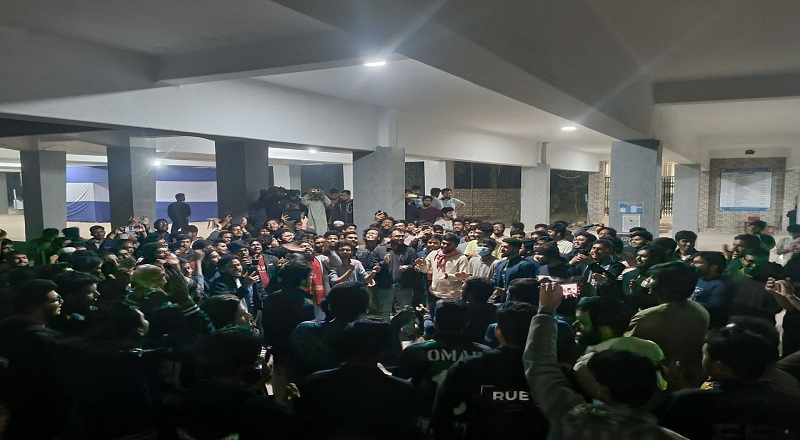 কুয়েট শিক্ষার্থীদের উপর হামলার প্রতিবাদে রুয়েটে বিক্ষোভ 