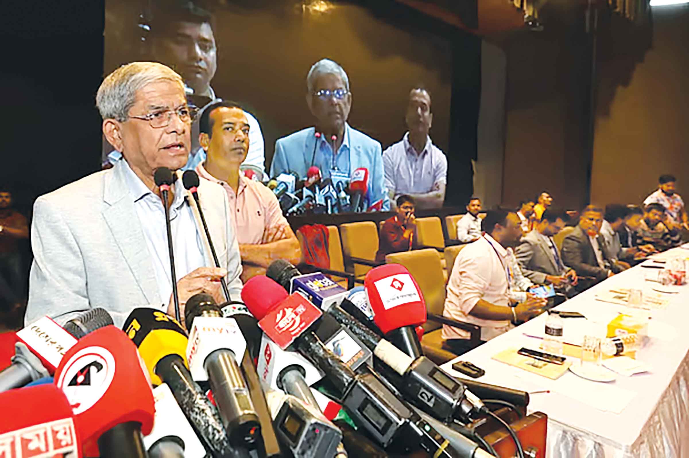 সরকারে থেকে দল গোছানোর কৌশল নিতে দেব না :ফখরুল