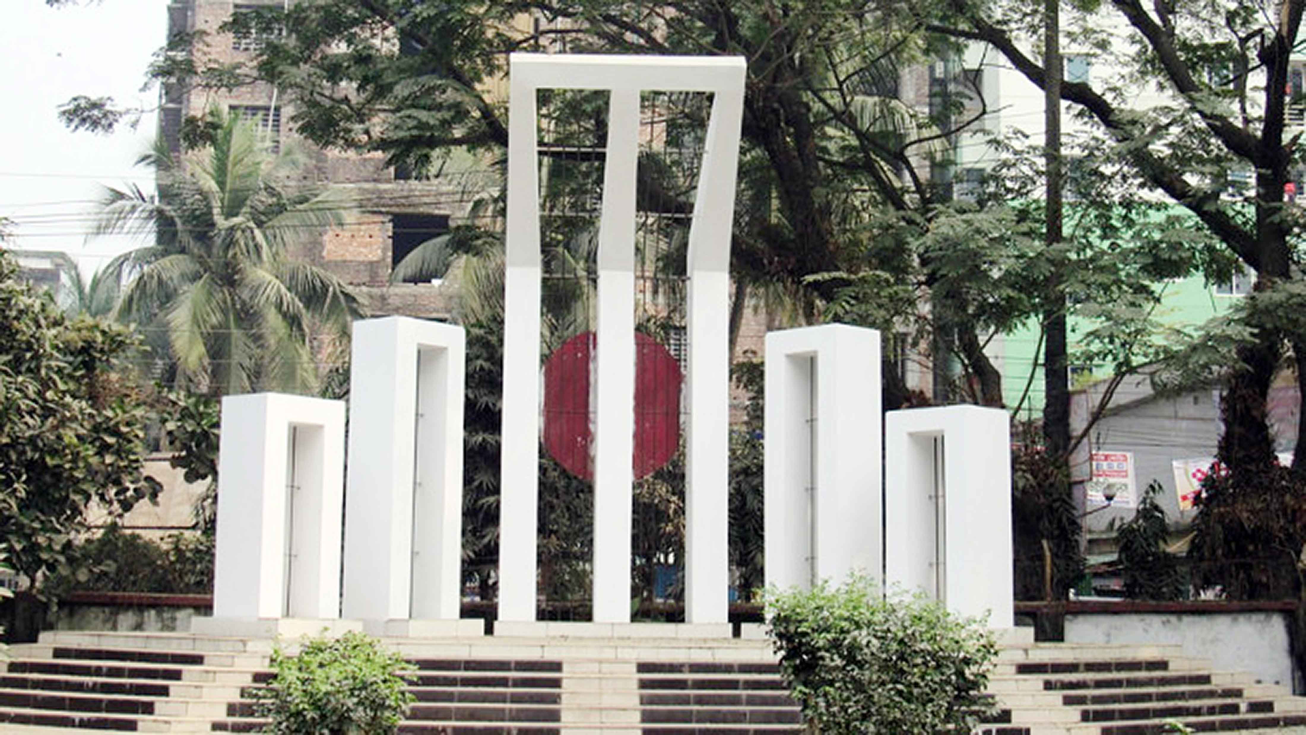 শ্যামনগরে অর্ধশতাধিক শিক্ষা প্রতিষ্ঠানে নেই শহীদ মিনার