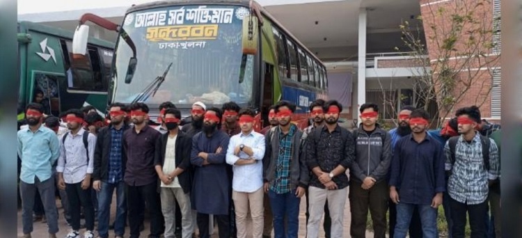 ‌‘প্রিয় ক্যাম্পাস আর নিরাপদ নয়’, ঢাকার পথে কুয়েট শিক্ষার্থীরা