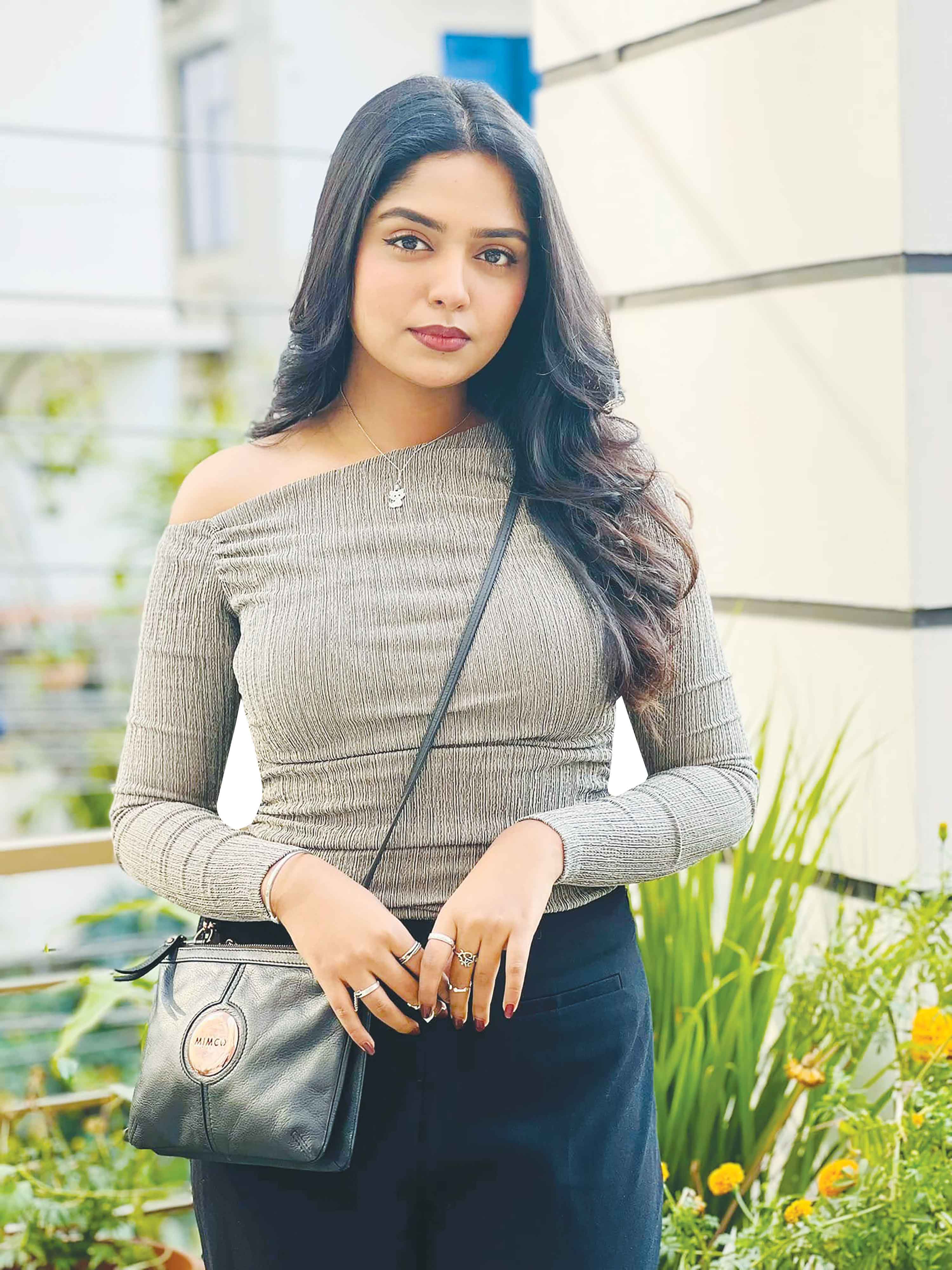 আমি ব্যক্তিগত জীবনে খুব চুপচাপ :হিমি