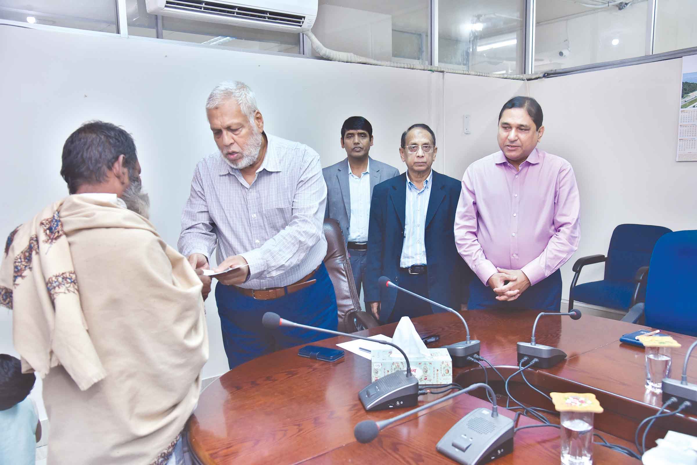 ডিপিডিসি'তে দুর্ঘটনায় নিহত বিদু্যৎ কর্মীকে আর্থিক সহায়তা প্রদান
