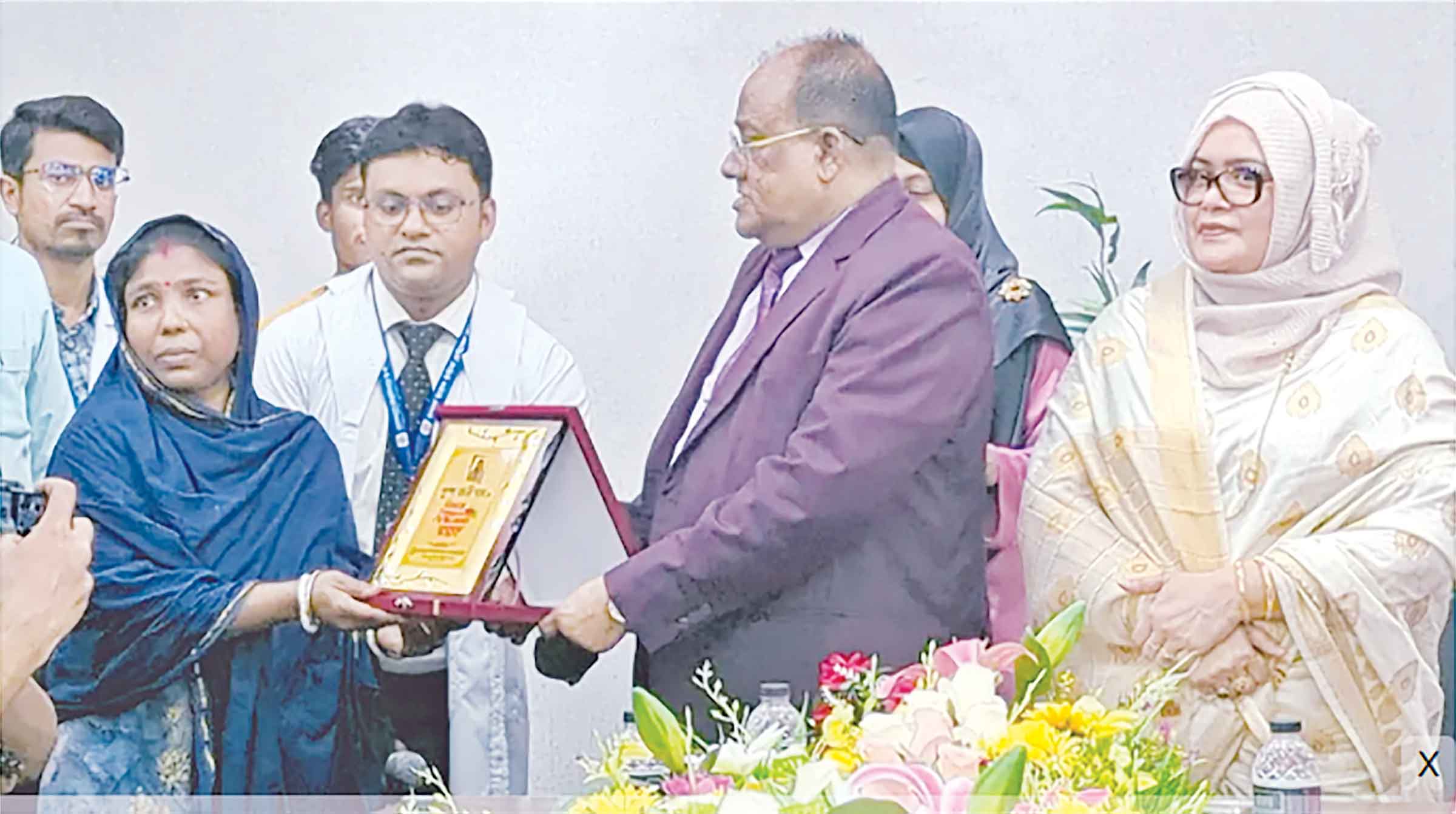 রওশন জাহান ইস্টার্ন মেডিকেল কলেজ ও হাসপাতালের পরিচ্ছন্নতা কর্মী পুষ্প রাণী দাসের বিদায়
