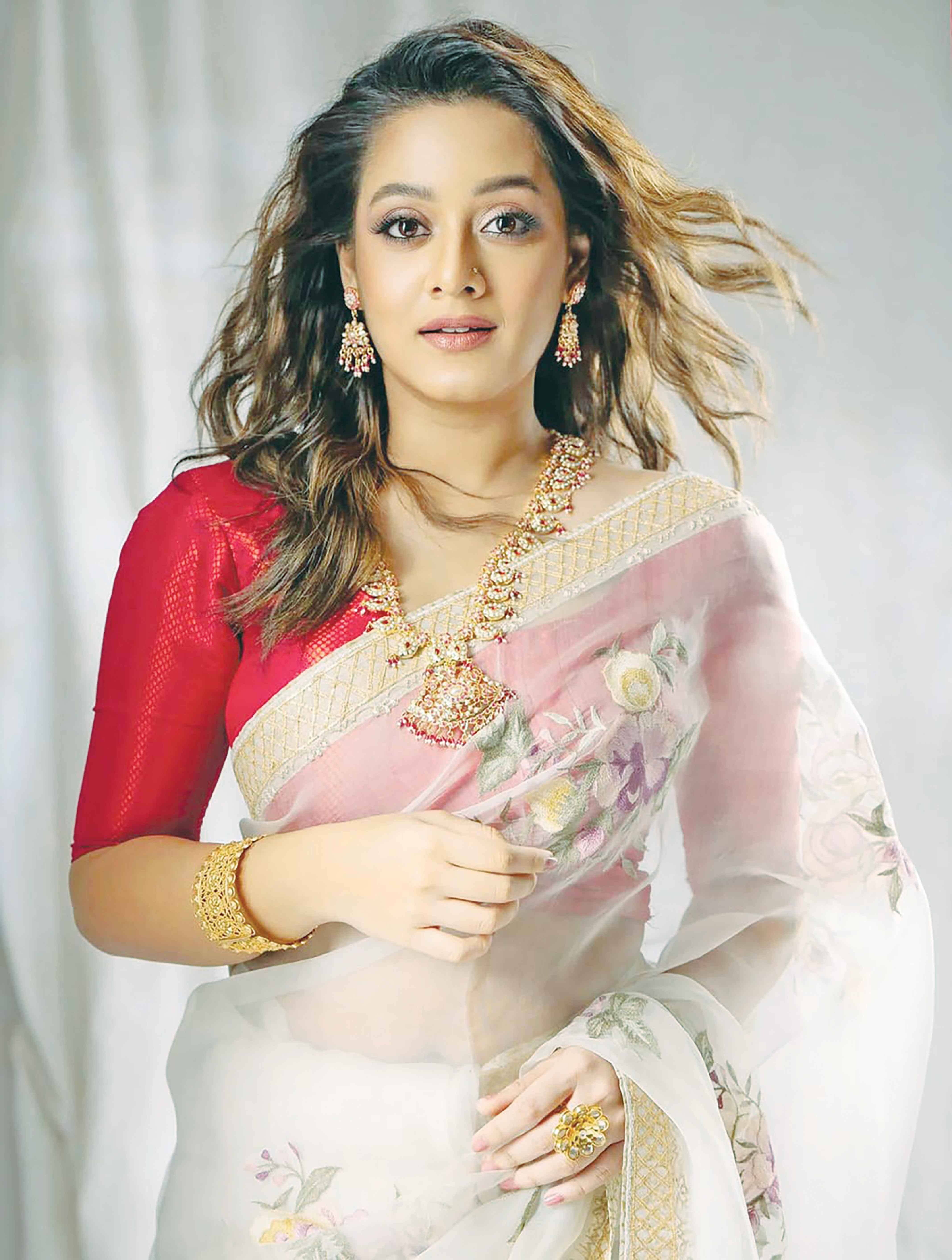 আবারও নির্মাতার সঙ্গে দ্বন্দ্বে জড়ালেন দীঘি