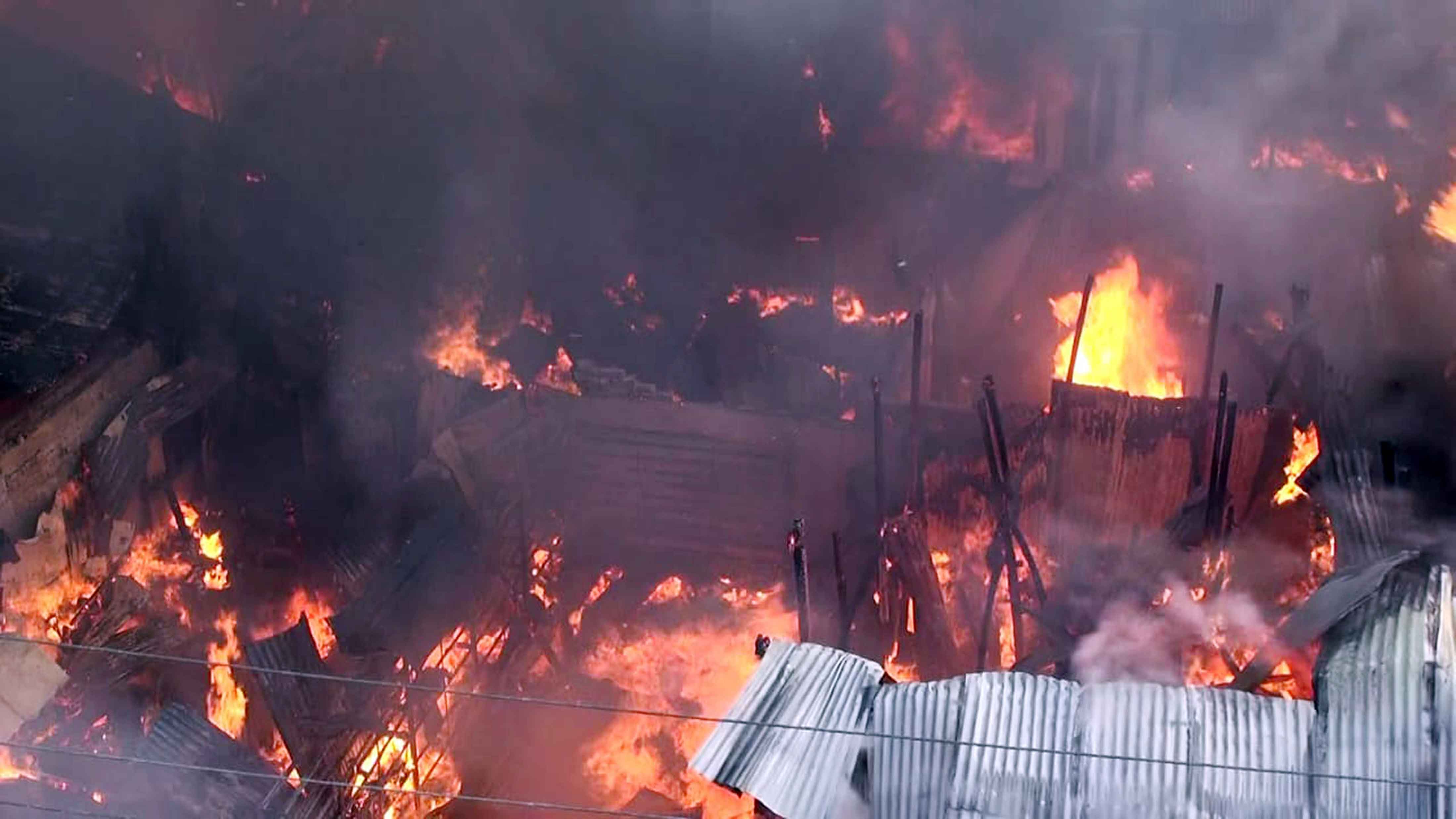 নেছারাবাদের মিয়ারহাটে ভয়াবহ আগুন শতাধিক ব্যবসা প্রতিষ্ঠান পুড়ে ছাই