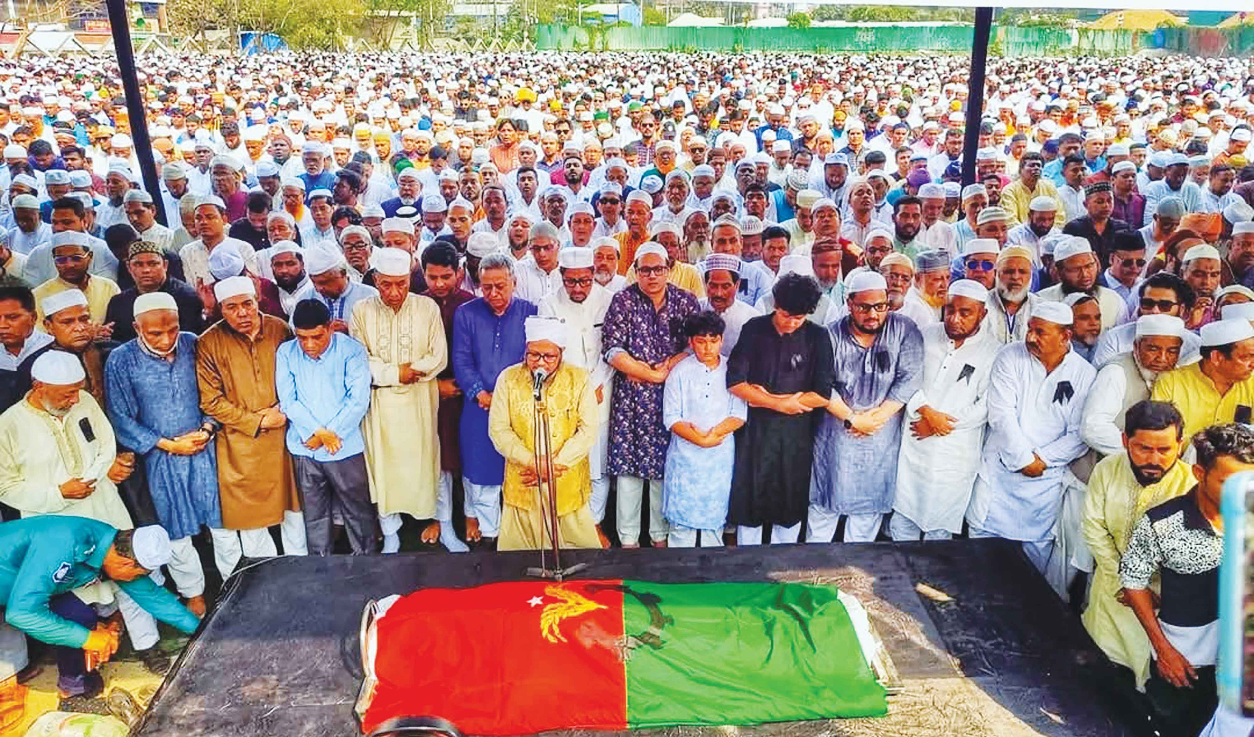 ঘরের ছেলে নোমানকে চোখের জলে বিদায়