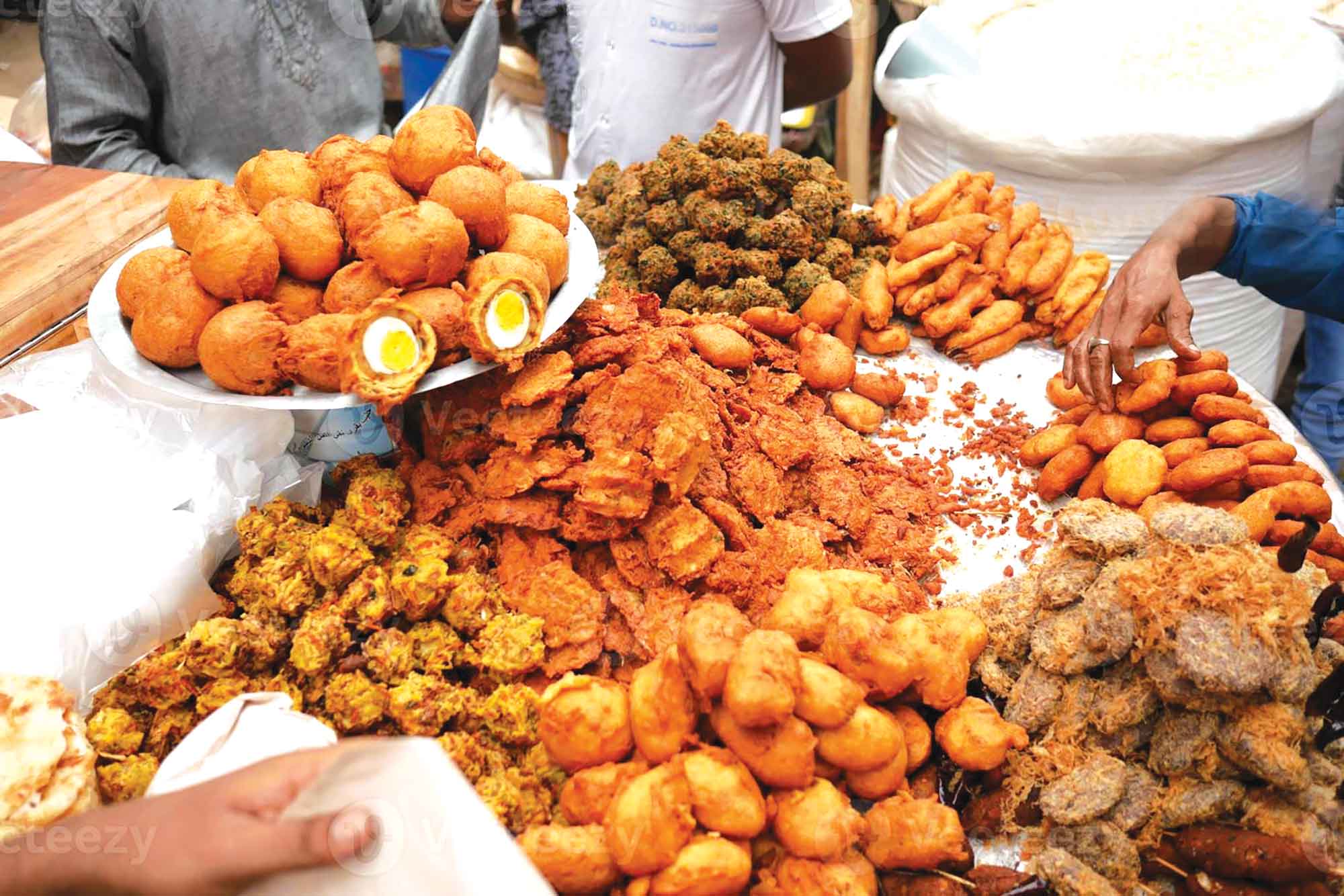 ইফতার-সেহেরির বাজেটে কাঁচি