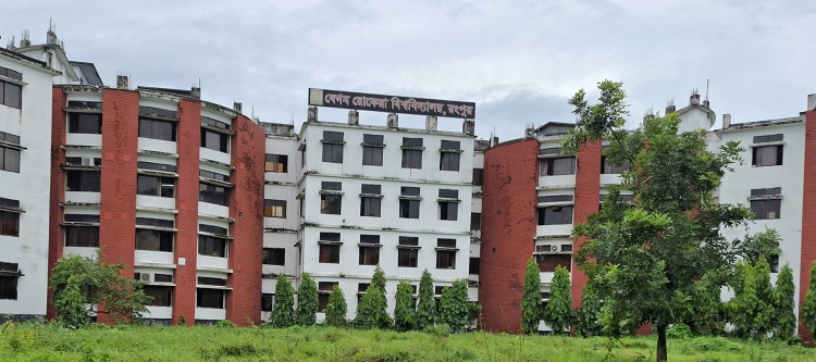 নারী শিক্ষার্থীদের জন্য ইফতারের আয়োজন করলেন বেরোবি উপাচার্য