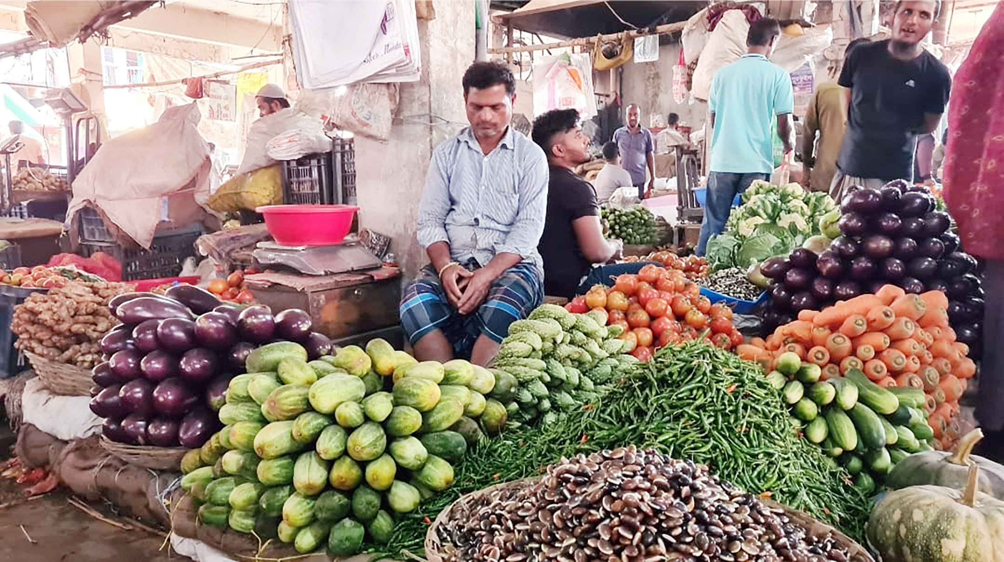 বাড়ছে নিত্যপণ্যের দাম! বিপাকে নিম্নবিত্তরা