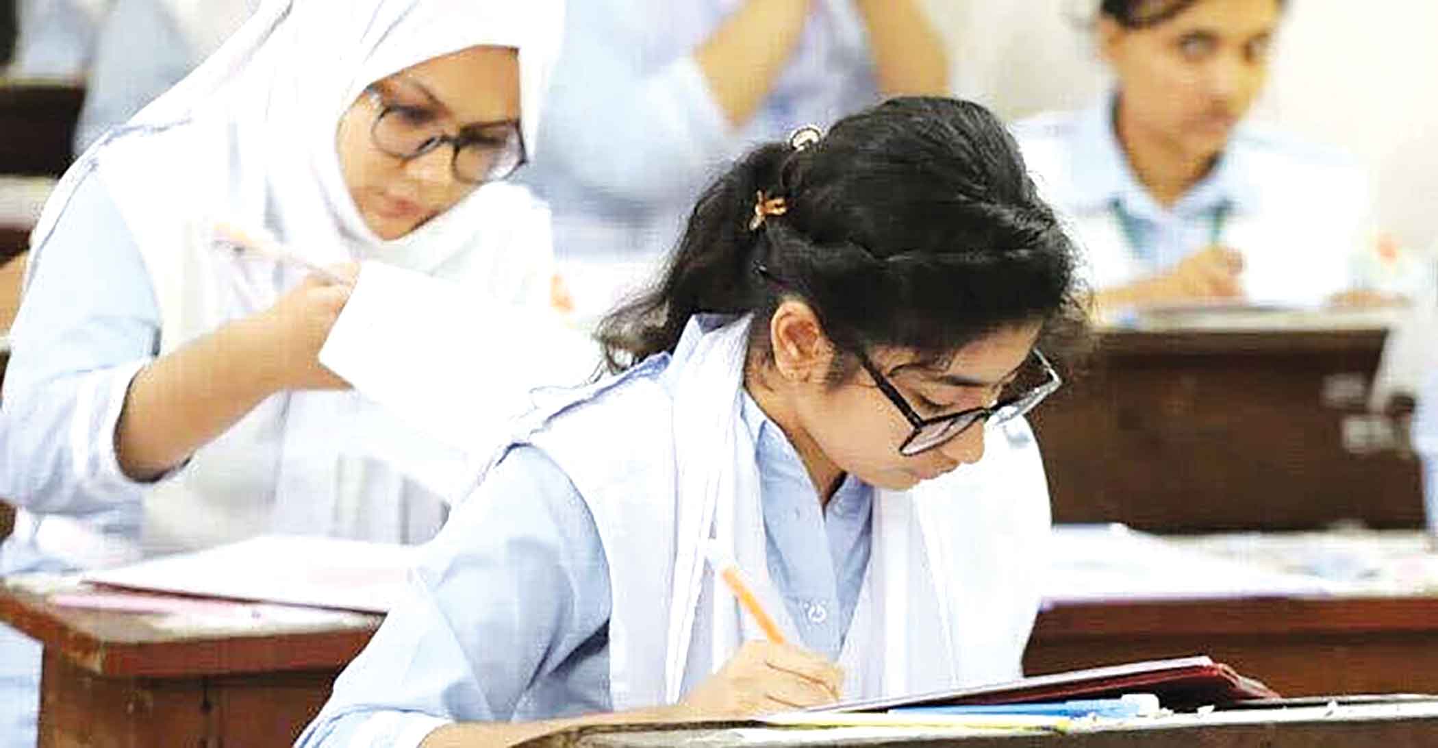 পরীক্ষার্থীদের 'জিম্মি' করে অগ্রিম বেতন আদায়!