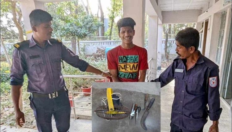 খুবিতে ল্যাবের ভেতর থেকে চুরি, মালামালসহ আটক