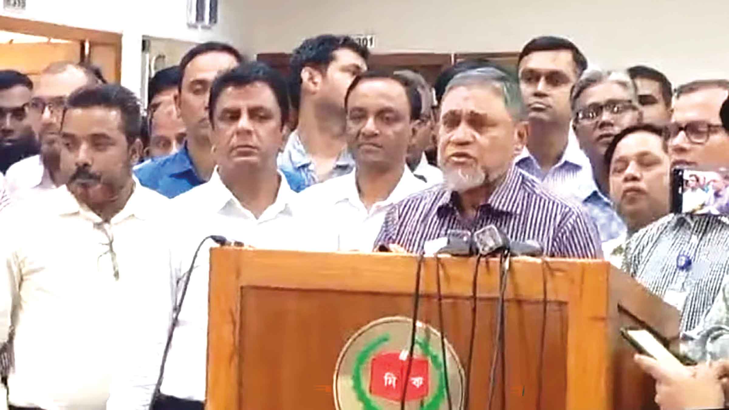 এনআইডি সেবা হস্তান্তরের প্রতিবাদে অবস্থান কর্মসূচি