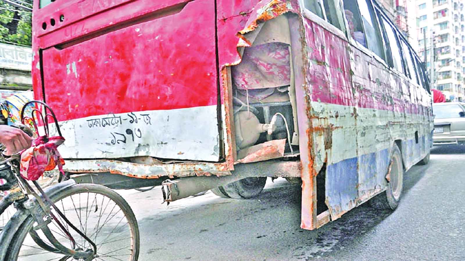 উৎসব এলেই ছদ্মবেশে ফিটনেসবিহীন যানবাহন