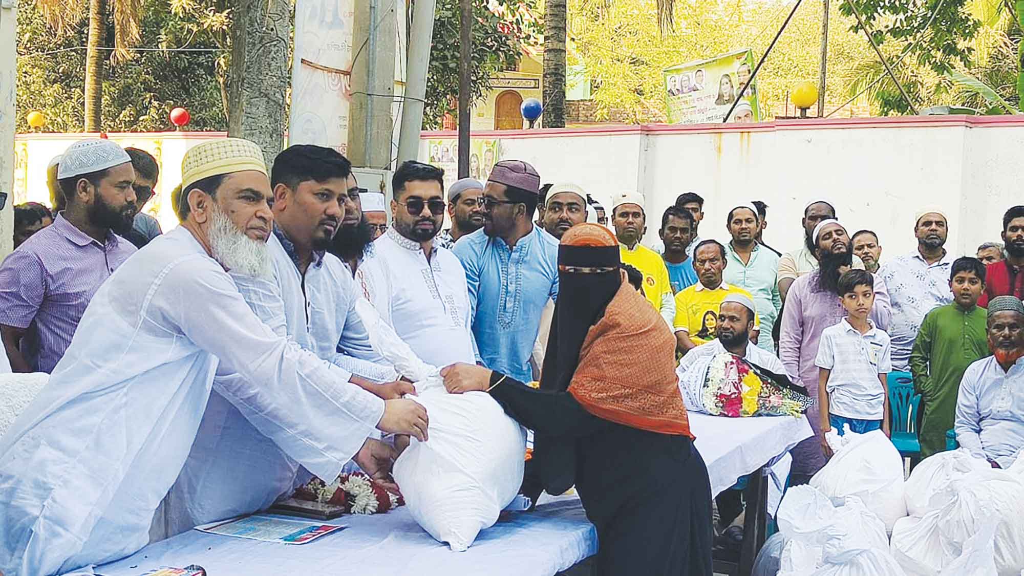 রমজান উপলক্ষে দোয়া মাহফিল ও ইফতারসামগ্রী বিতরণ