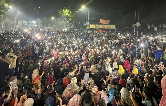 ধর্ষকদের বিচারের দাবিতে মধ্যরাতে উত্তাল ঢাবি