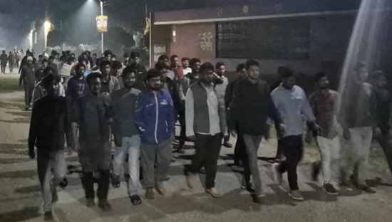 ধর্ষকদের বিচারের দাবিতে মধ্যরাতে উত্তাল বাকৃবি