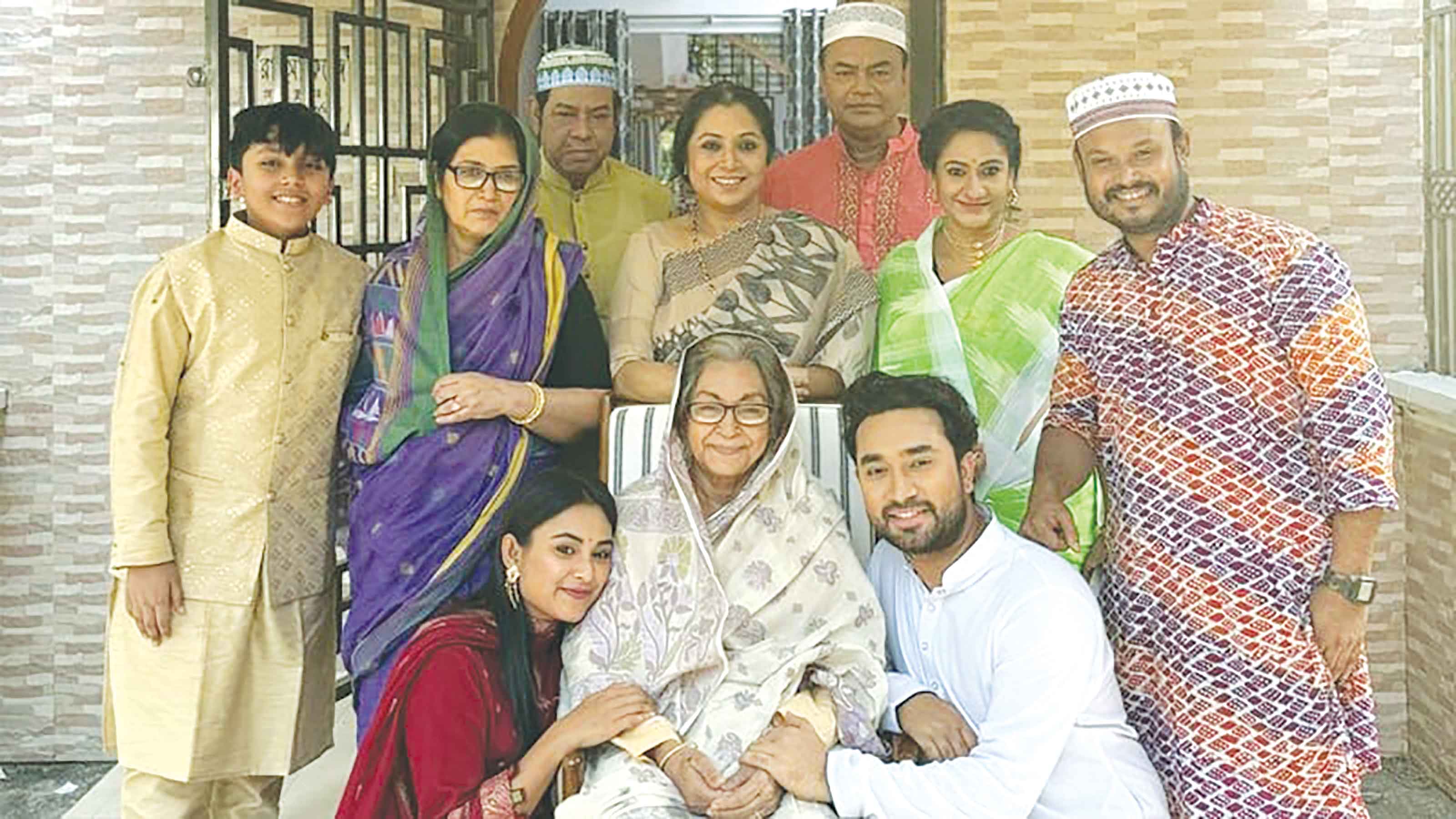 পাঁচ প্রজন্মের অভিনয় শিল্পীদের নিয়ে নাটক 'তোমাদের গল্প'