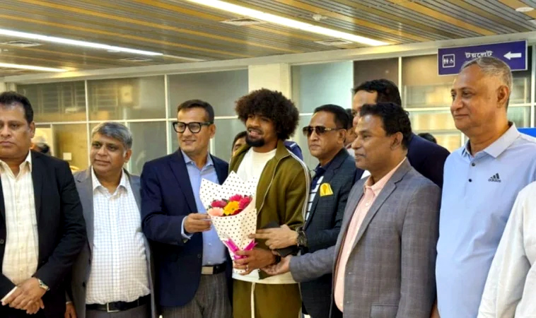 বাংলাদেশে পৌঁছেছেন হামজা চৌধুরী