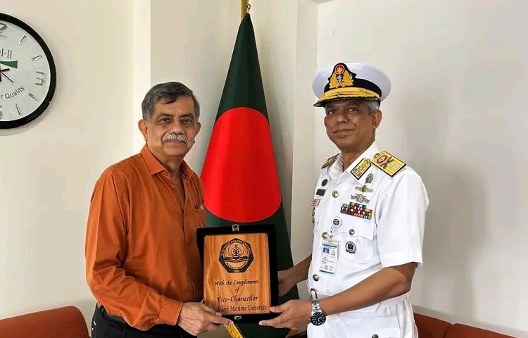 শিক্ষা উপদেষ্টার সাথে মেরিটাইম ইউনিভার্সিটি উপাচার্যের সাক্ষাৎ