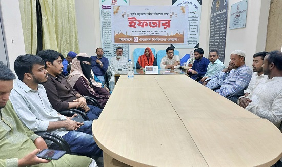 জুলাই অভ্যুত্থানে শহীদ পরিবারের সদস্যদের সাথে শাবি প্রেসক্লাবের ইফতার