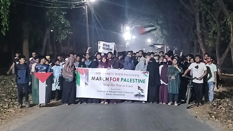 গাজায় ইসরায়েলি বোমা হামলার প্রতিবাদে জাবিতে ‘মার্চ ফর প্যালেস্টাইন’