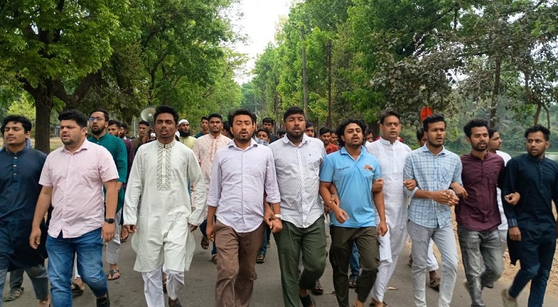 আ‘লীগ নিষিদ্ধের দাবিতে জাবিতে বিক্ষোভ মিছিল 