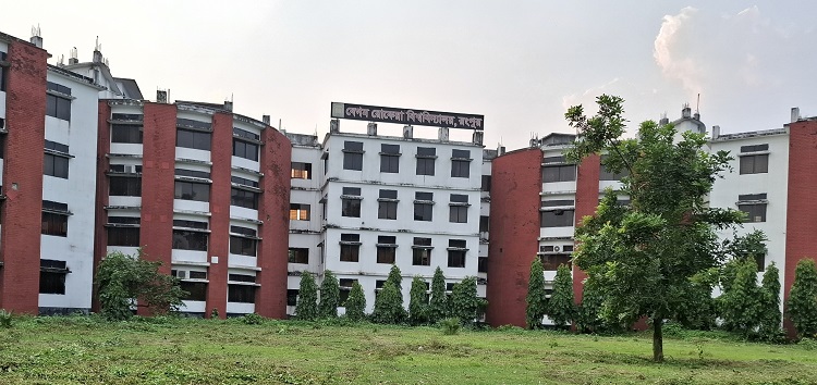 বেরোবিতে হুট করে আবাসিক হল বন্ধ ঘোষণা, বিপাকে শিক্ষার্থীরা
