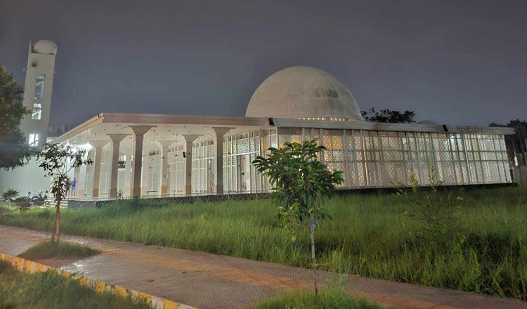 মধ্যপ্রাচ্যের আদলে গড়া খুবির কেন্দ্রীয় জামে মসজিদ