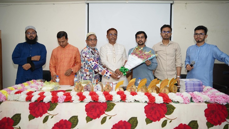 ডুজা সম্পাদক মাহাদীকে পুসাগের ফুলেল সংবর্ধনা 