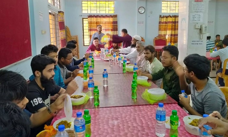বেরোবিতে ঈদের দিন শিক্ষার্থীরা পেলেন বিশেষ খাবার