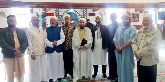 বৃটেনের কার্ডিফে পবিত্র ঈদ উল ফিতর উদযাপন