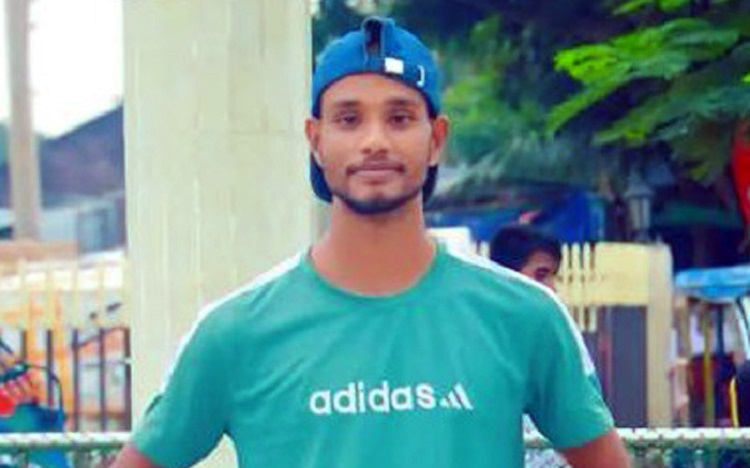 বেড়াতে গিয়ে ট্রেনে কাটা পড়ে যুবকের মৃত্যু, আহত তিন