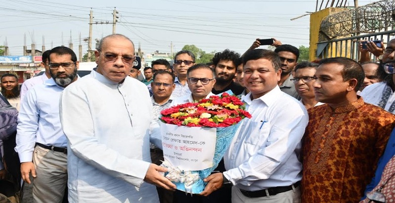 বেরোবিতে প্রধান বিচারপতির শহীদ আবু সাঈদ চত্বর পরিদর্শন