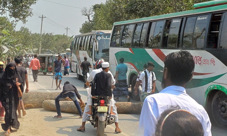 সড়ক দুর্ঘটনায় স্কুলছাত্রী নিহত,পরিবা‌রে শো‌কের মাতম