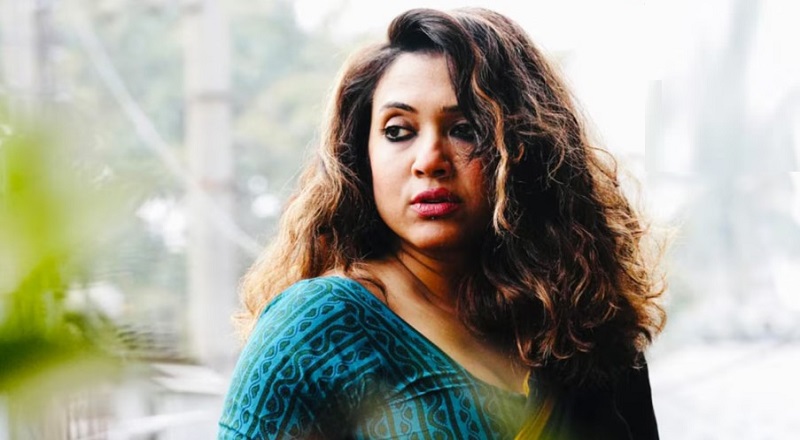 গাড়ি থেকে নামতেই ঘিরে ধরে লোকজন, তারপর ওরাই.....