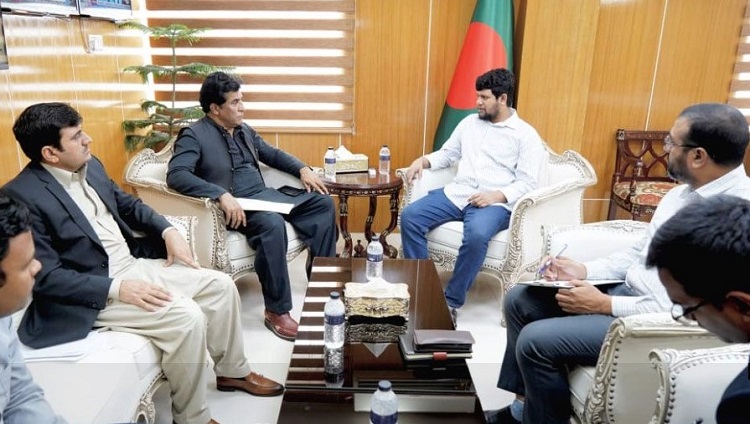 তথ্য উপদেষ্টার সঙ্গে পাকিস্তানের হাইকমিশনারের সাক্ষাৎ