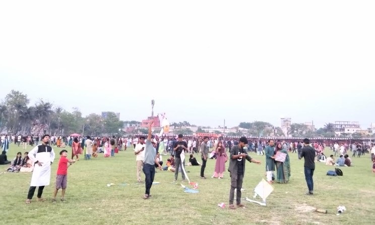খুবিতে আয়োজিত হয়েছে ঘুড়ি উৎসব