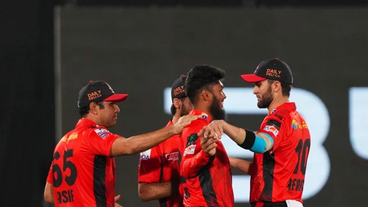 পিএসএলে রঙিন অভিষেক রিশাদের, পেয়েছেন ৩ উইকেট