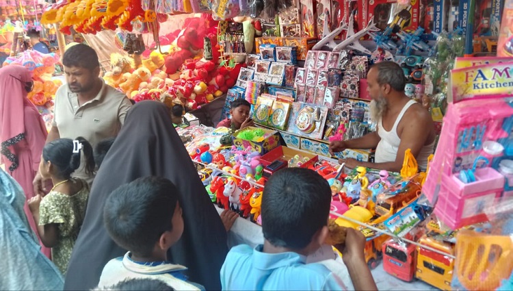 ব্রাহ্মণপাড়ায় বৈশাখী মেলায় দর্শনার্থীদের ভিড়
