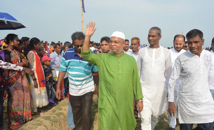 গোদাগাড়ীর চড়কপূজায় ক্ষুদ্র নৃগোষ্ঠিদের মিলনমেলা