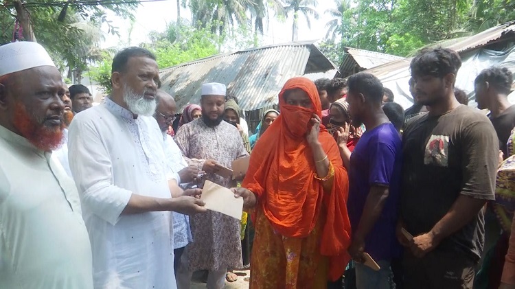 যশোরে হামলার শিকার ১৪ পরিবারের পাশে জামায়াত ও বিএনপি