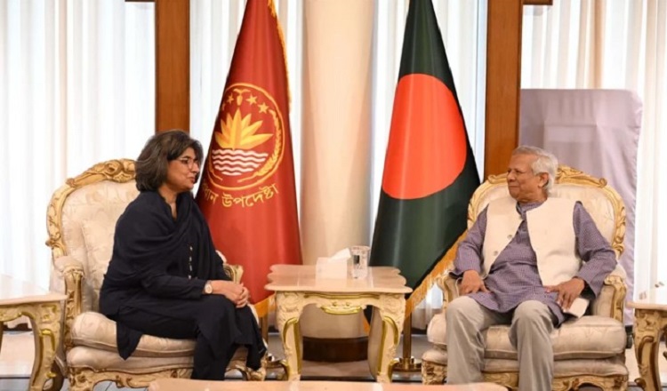 পাকিস্তানের সঙ্গে সম্পর্ক জোরদারের আহ্বান প্রধান উপদেষ্টার