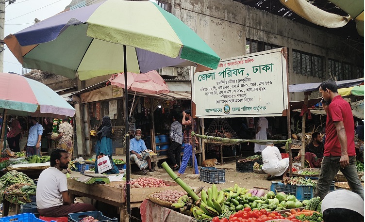 প্রবেশ নিষেধ, বাজার বসিয়ে বিএনপি নেতার চাঁদাবাজি