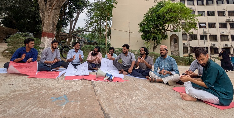কুবিতে গণস্বাক্ষর ও প্রতীকী অনশন কর্মসূচি