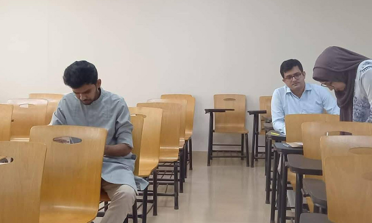 নর্থ সাউথে ভর্তি পরীক্ষা দিলেন উপদেষ্টা আসিফ মাহমুদ