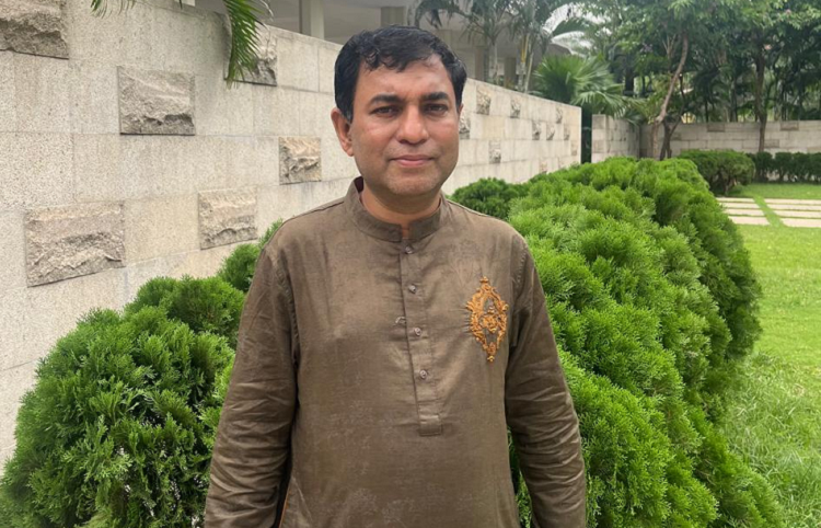 অবৈধ ড্রেজার দিয়ে বালু উত্তোলন : পরিবেশের অপূরণীয় ক্ষতি